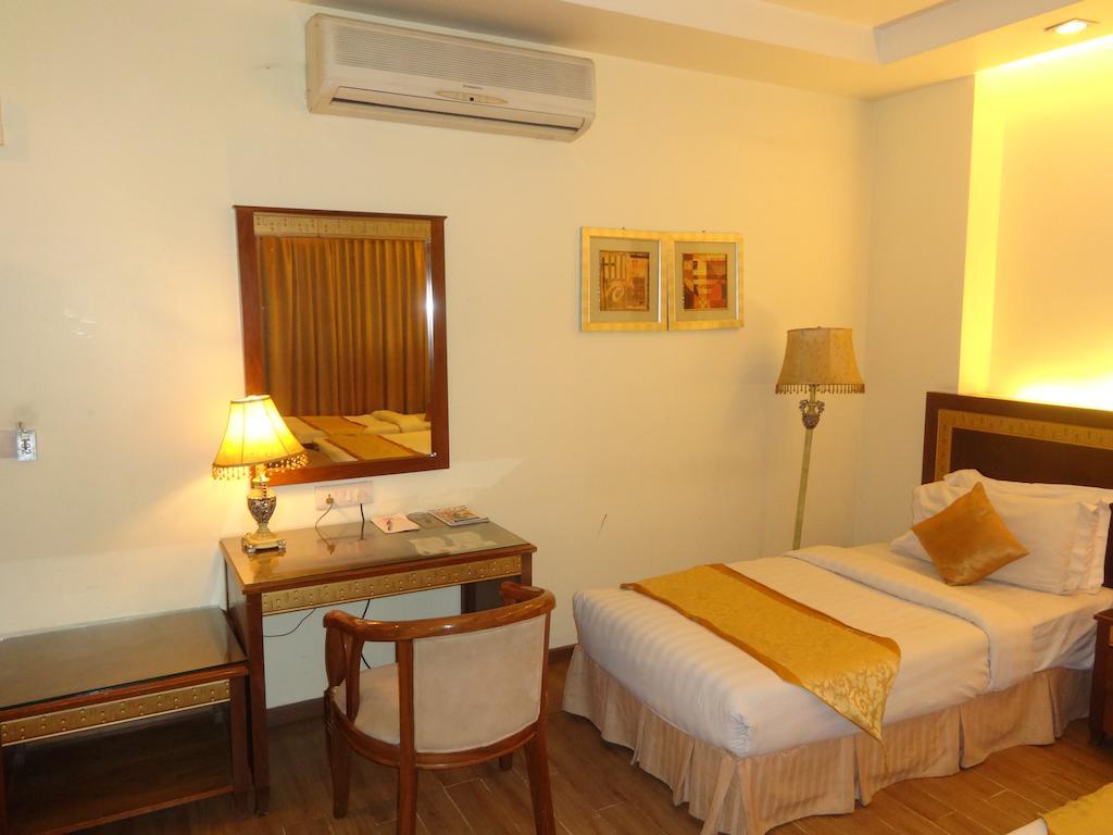 Hotel Picasso Paschim Vihar Delhi - Couple Friendly Local Ids Accepted Chambre photo